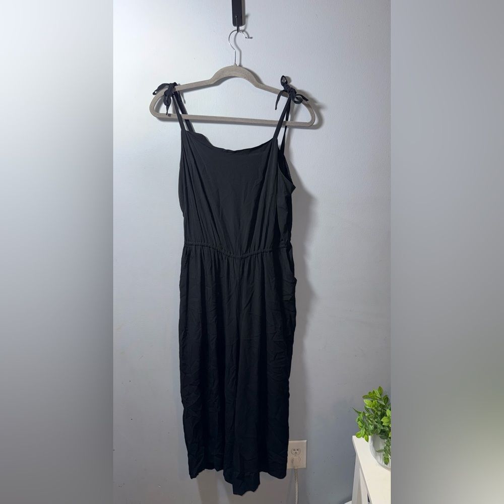 GAP women’s solid black Tie Strap wide leg jumpsuit size large EUC